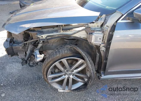 2017 Volkswagen Passat 1.8T R-Line из США, поврежденный, VIN 1VWDT7A33HC017652